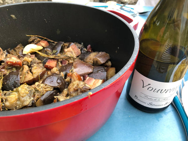 Aubergines au lard fumé, ail, romarin et oignons rouges